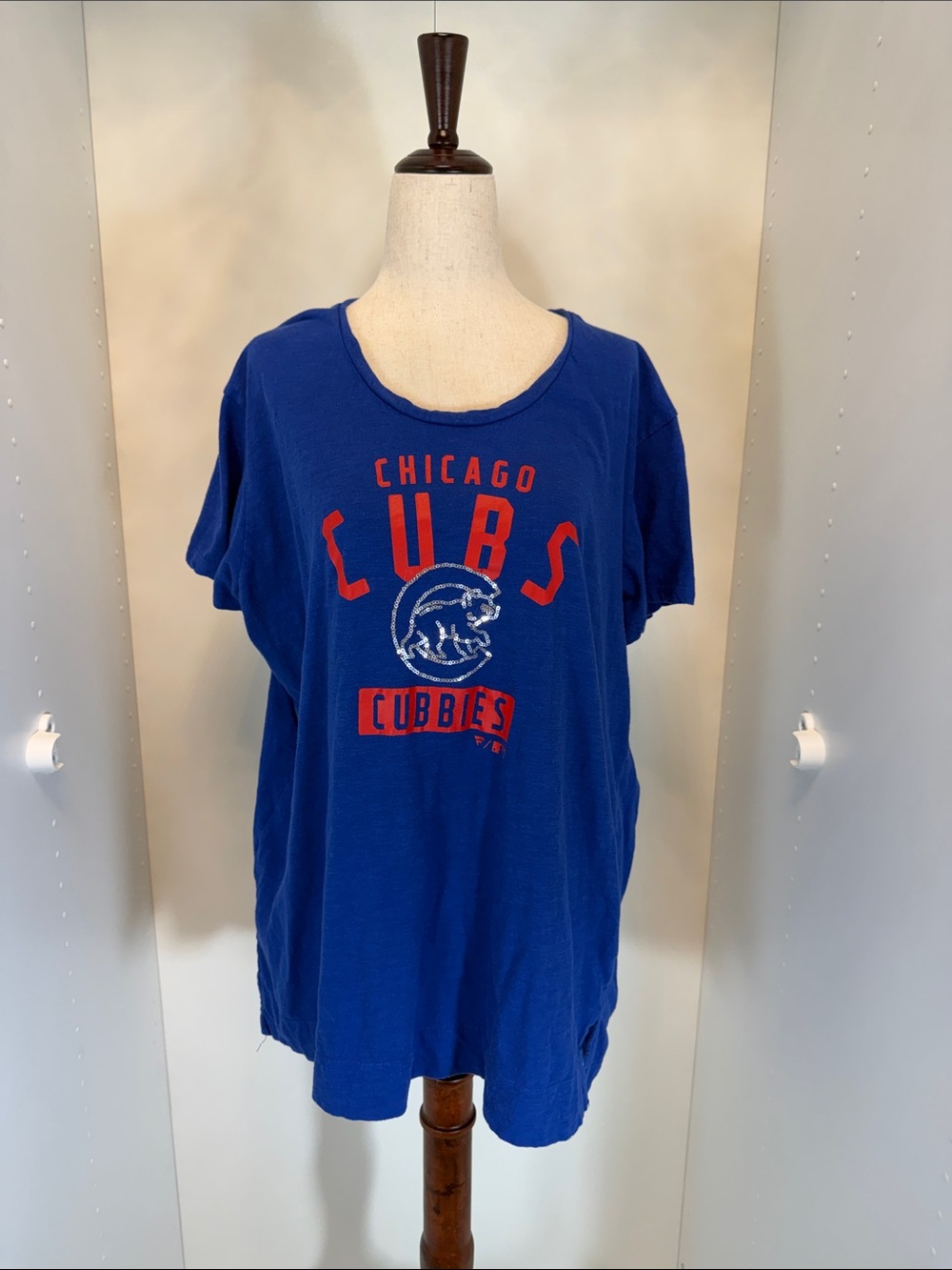 Fanatics Blue Chicago Cubs Graphic Tee with Red Accents - Women's